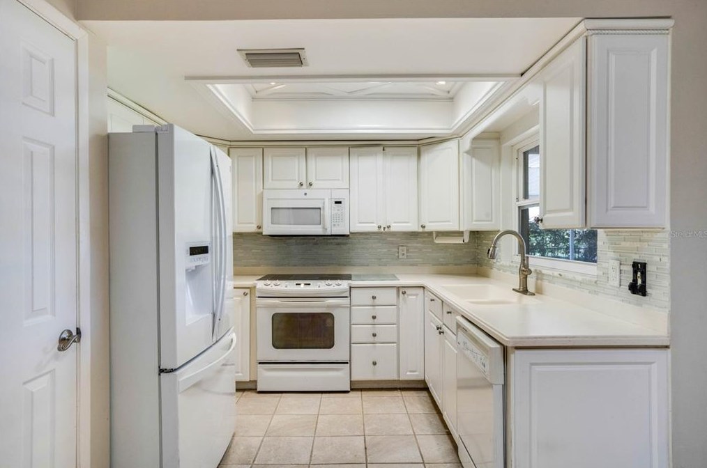 328 Vail Dr, Winter Haven FL  33884-2832 exterior