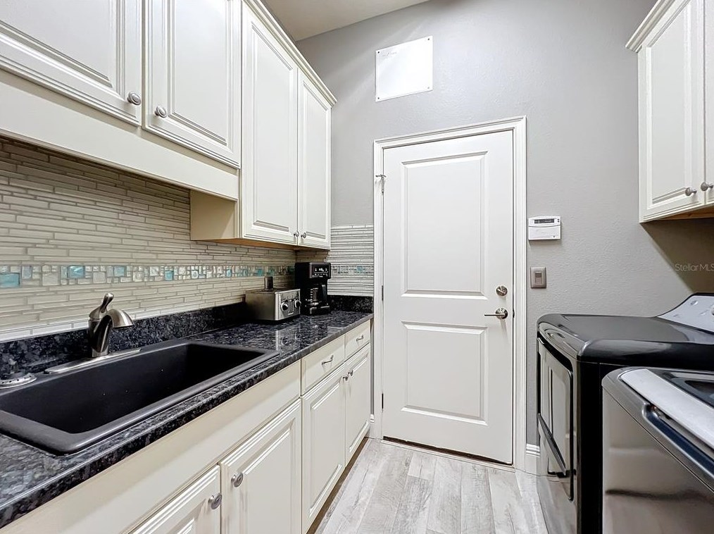 1044 Ashton Woods Ln, Lakeland FL  33813-4820 exterior