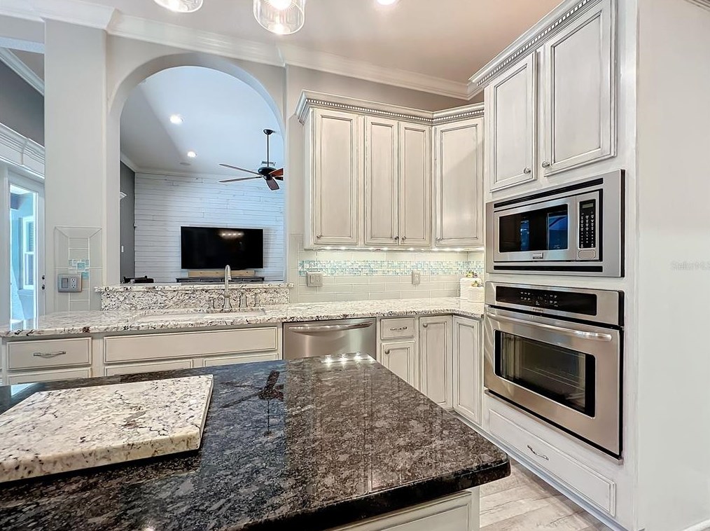 1044 Ashton Woods Ln, Lakeland FL  33813-4820 exterior