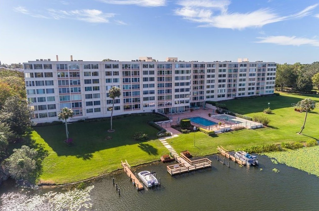 700 Mirror Ter, Winter Haven FL  33881-2377 exterior