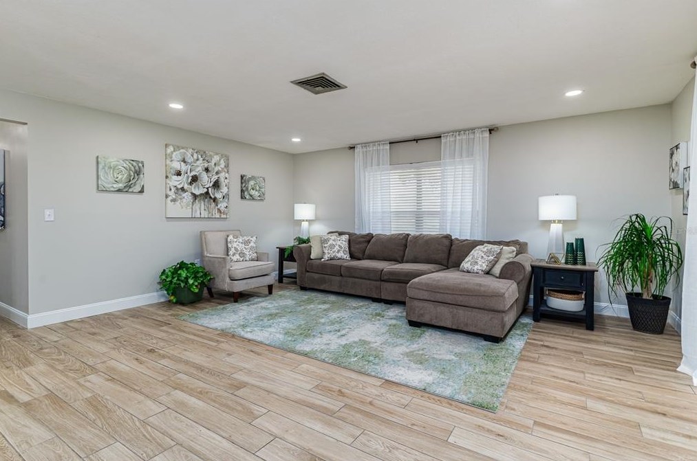 3920 Woodburn Loop, Lakeland FL  33813-1330 exterior