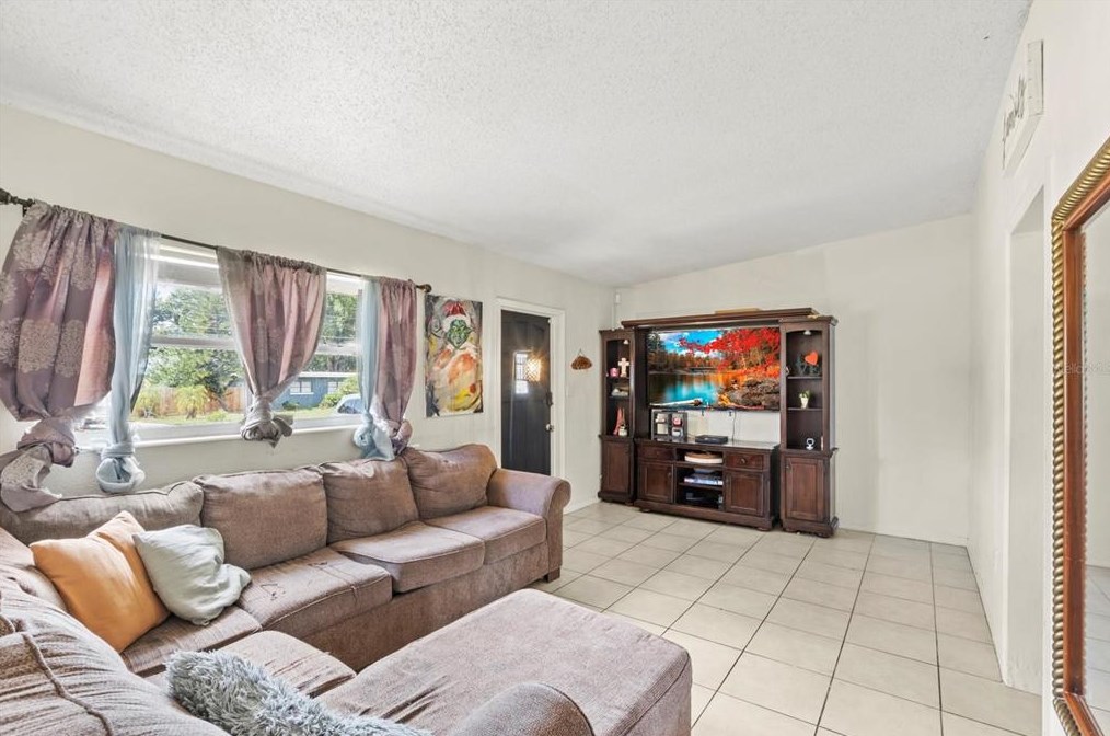 1529 Avenue C, Winter Haven FL  33881-4429 exterior