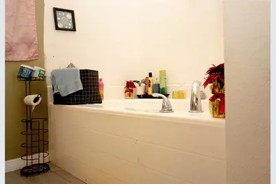 318 Gladesdale Street, Haines City, FL 33844 - Photo 9