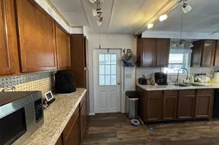 8689 Breeze Hill Dr, Lake Wales, FL 33898 - Photo 17