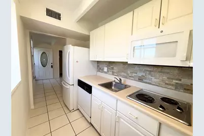 1219 Club Circle, Lakeshore, FL 33854 - Photo 5