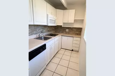 1219 Club Circle, Lakeshore, FL 33854 - Photo 3