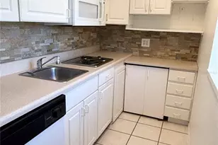 1219 Club Cir, Lakeshore, FL 33854 - Photo 3