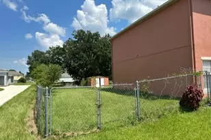 558 Maricopa Dr, Kissimmee, FL 34758 - Photo 1