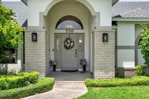 710 Heritage Dr NE, Winter Haven, FL 33881 - Photo 3