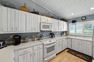 9201 Village Dr, Lake Wales, FL 33898 - Photo 7