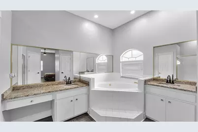 7870 Ashford Drive, Lakeland, FL 33810 - Photo 17