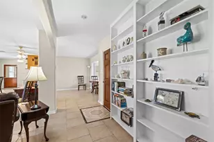 308 Manatee Dr, Ruskin, FL 33570 - Photo 5