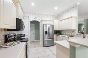 126 Lake Region Cir, Winter Haven, FL 33881 - Photo 3