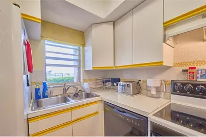 3647 Edgewater Drive, Sebring, FL 33872 - Photo 9