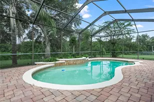 565 Whisper Woods Dr, Lakeland, FL 33813 - Photo 9