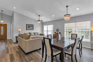 333 Castlemain Cir, Davenport, FL 33897 - Photo 15