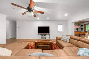 2551 Lakeview Dr, Sebring, FL 33870 - Photo 3