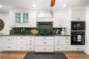 2551 Lakeview Dr, Sebring, FL 33870 - Photo 11