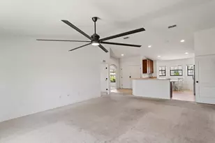 630 Valencia Ct, Dundee, FL 33838 - Photo 9