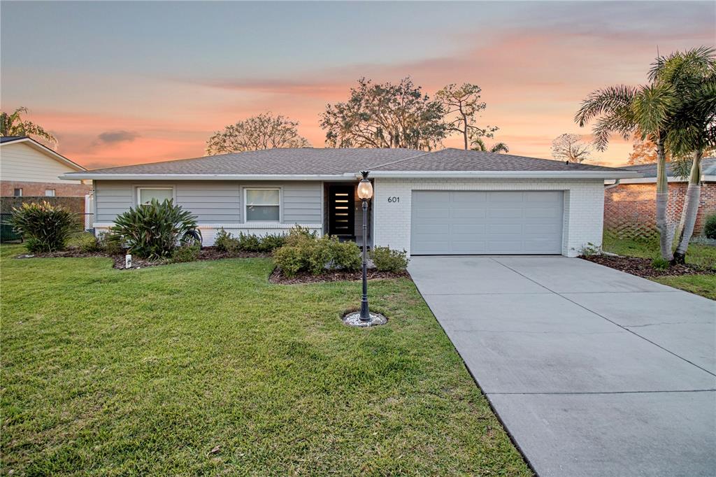 601 Lake Pansy Dr NW - 601 Lake Pansy Dr NW, Winter Haven, FL 33881 Luxury Property | Jose Angel Pina
