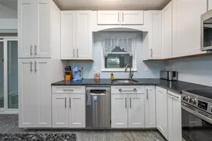 7040 Tamarind Dr, Lake Wales, FL 33898 - Photo 9