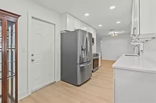 7233 56th Ave N, Saint Petersburg, FL 33709 - Photo 11