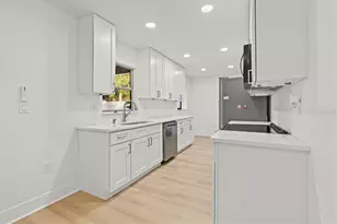 7233 56th Ave N, Saint Petersburg, FL 33709 - Photo 9