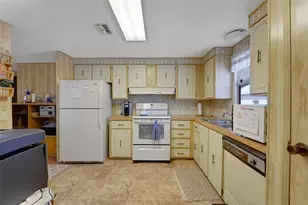 5864 Red Fox Dr, Winter Haven, FL 33884 - Photo 5