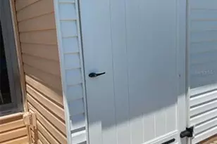 1217 Club Cir, Lakeshore, FL 33854 - Photo 9