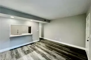 7108 Waterside Dr, Tampa, FL 33617 - Photo 3