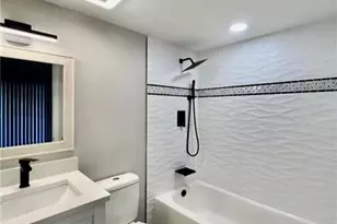 7108 Waterside Dr, Tampa, FL 33617 - Photo 5