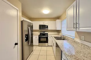 817 Whisper Lake Ct, Winter Haven, FL 33880 - Photo 3