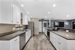 635 Hillside Cir, Lake Alfred, FL 33850 - Photo 11