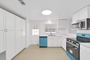 4925 Foxwood Lake Dr, Lakeland, FL 33810 - Photo 11