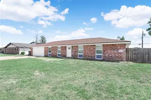 828 Brentwood Dr, Lake Wales, FL 33898 - Photo 3