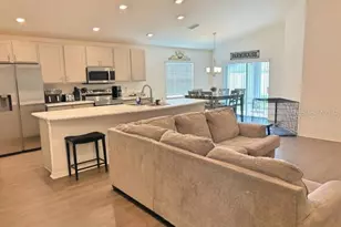 737 Daphne Dr, Polk City, FL 33868 - Photo 7