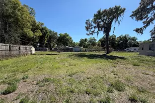 6234 Pinewood Village Cir E, Lakeland, FL 33811 - Photo 7