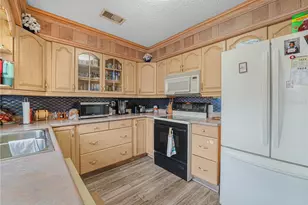 129 W Northside Dr, Lake Wales, FL 33853 - Photo 9