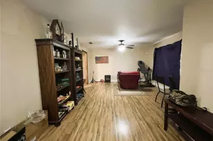 121 Maris Ct, Lakeland, FL 33809 - Photo 5