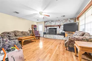954 Odoniel Dr, Lakeland, FL 33809 - Photo 3