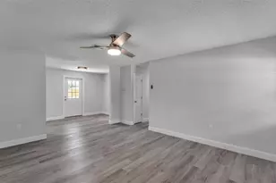201 E Pine St, Davenport, FL 33837 - Photo 7