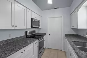8 St Kitts Cir, Winter Haven, FL 33884 - Photo 11