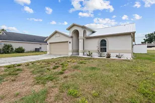8 St Kitts Cir, Winter Haven, FL 33884 - Photo 3