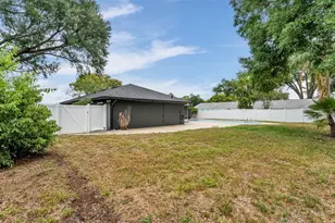 4301 Orangewood Loop E, Lakeland, FL 33813 - Photo 37
