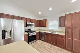 502 Viola Dr, Davenport, FL 33837 - Photo 9