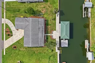 1401 SE Paradise Ave, Crystal River, FL 34429 - Photo 9
