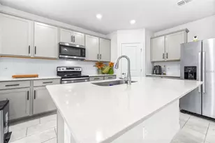 1050 Michelangelo Ln, Winter Haven, FL 33884 - Photo 9