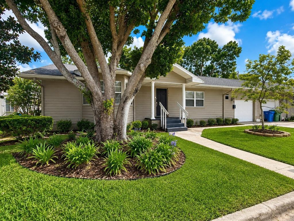 702 Ave H NE - 702 Ave H NE, Winter Haven, FL 33881 Luxury Property | Jose Angel Pina