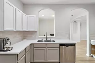 647 Chicago Way, Dundee, FL 33838 - Photo 11