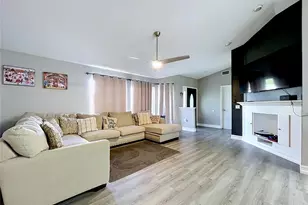 8017 Glenridge Ln, Lakeland, FL 33809 - Photo 9